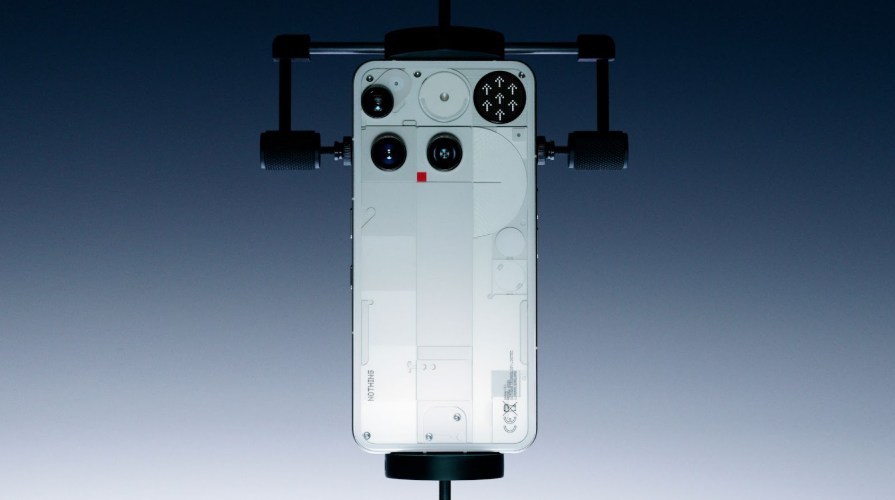 Nothing Phone 3 Bold Design, Strong Battery and Smooth Performance