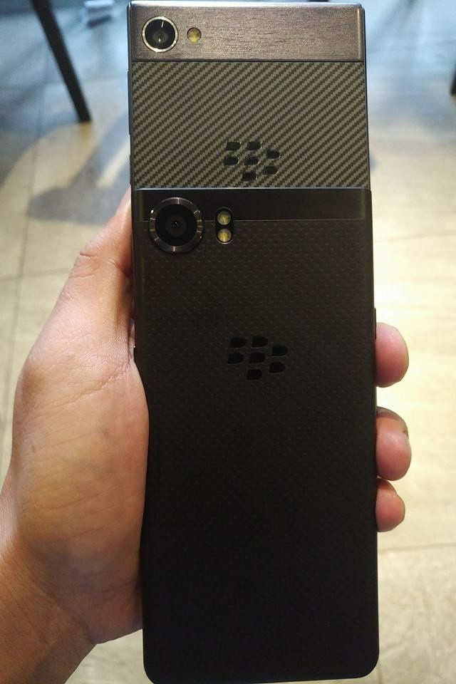 First shown picture of (probably) BlackBerry Krypton
